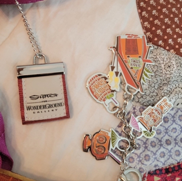 Harveys Shag Disney Wonderground Tiki purse - Picture 4 of 5